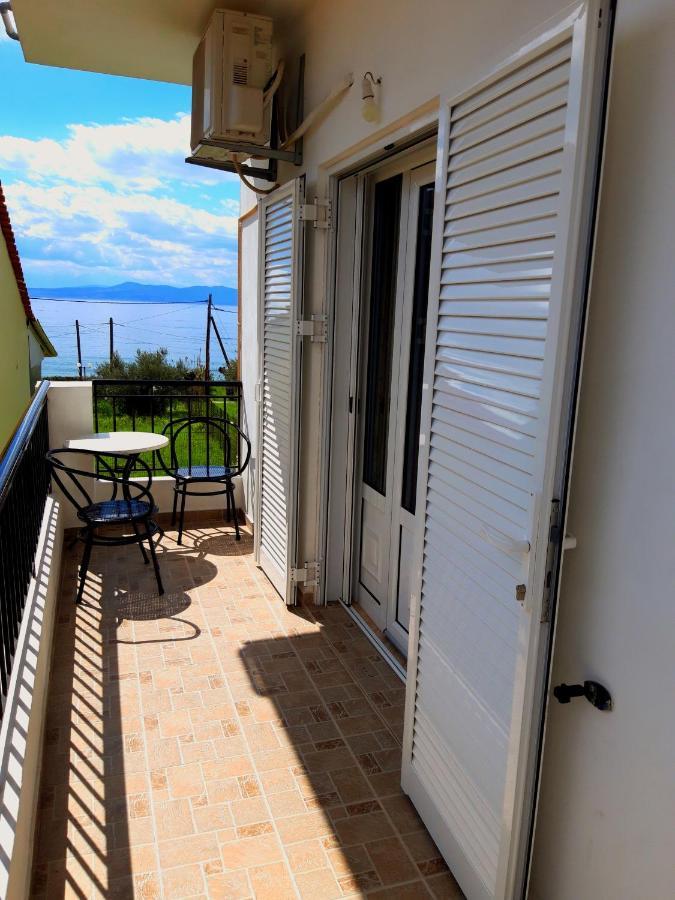 Ενοικιαζόμενα Δωμάτια Γεωργία Σταμούλου Rovies Exterior foto